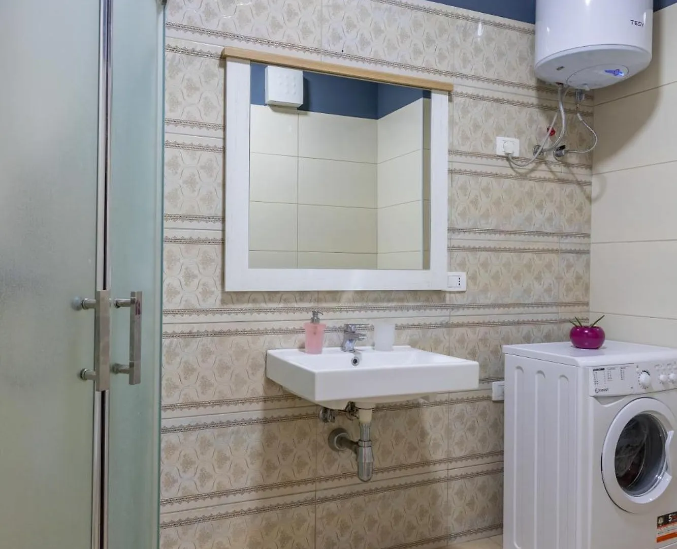 Lux Condo Apartment At Delijorgji Tirana 0*,