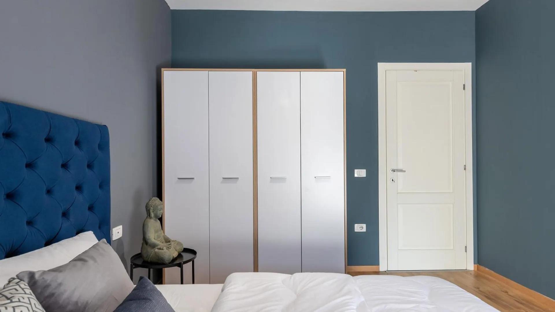 Lux Condo Apartment At Delijorgji Tirana Albanien